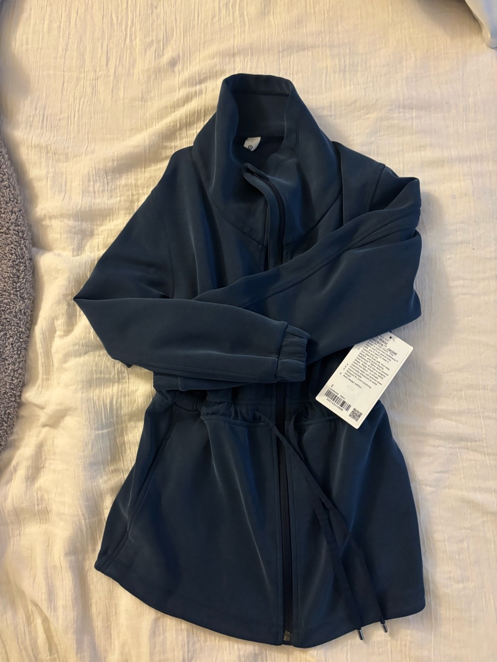 Lululemon Cinch waist Softstreme jacket